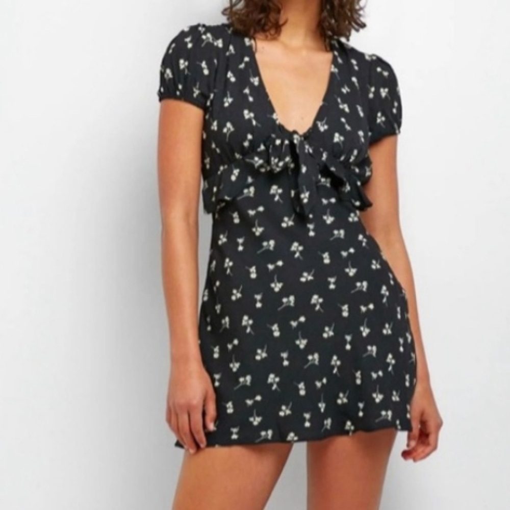 Cotton Candy La Tie Front Floral Print Mini Dress- Black Sz Lg - Picture 2 of 9